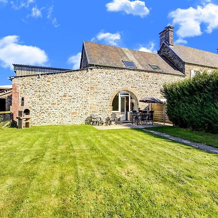 Holiday Home With Garden In Brainville Exterior photo