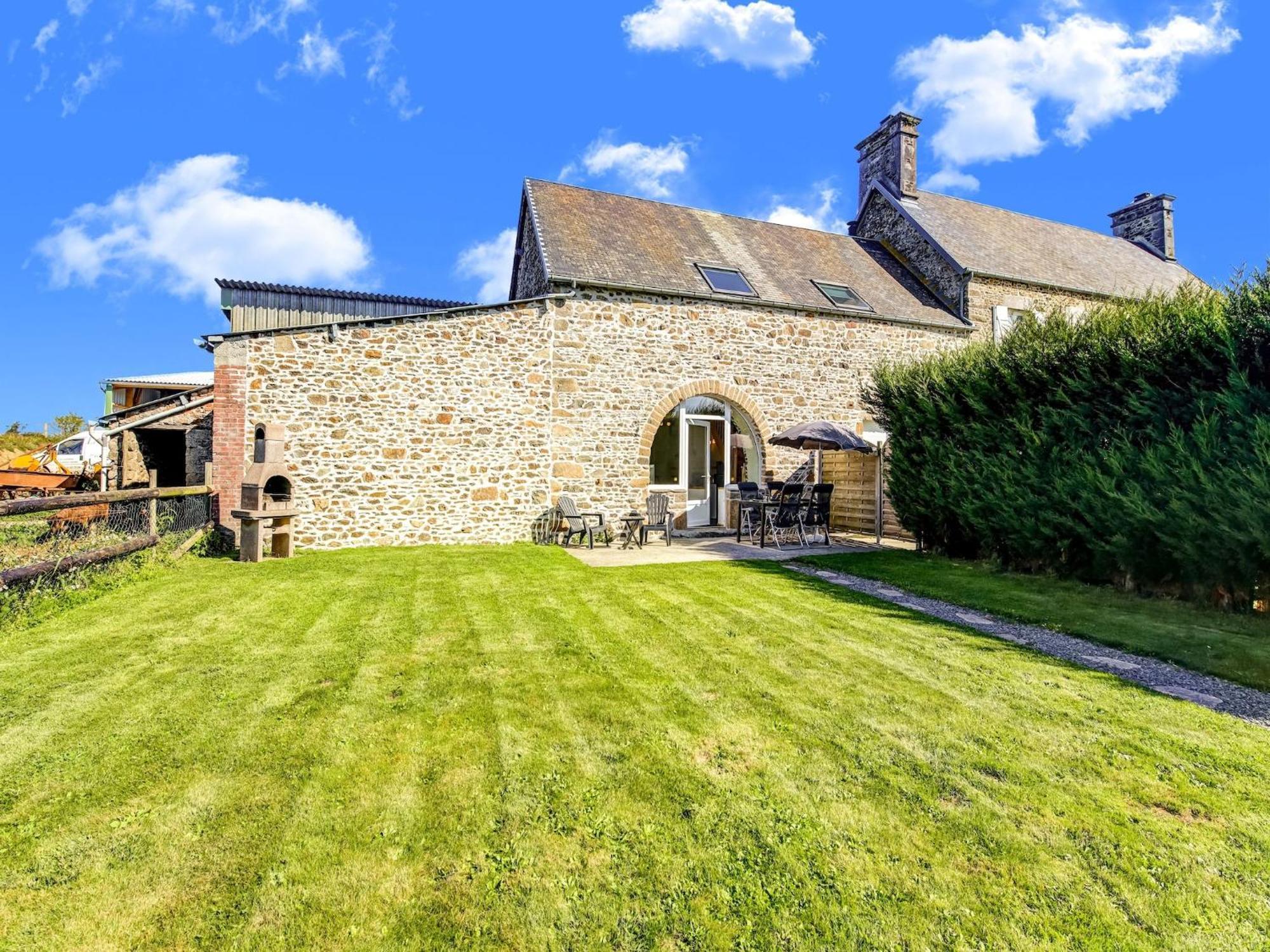 Holiday Home With Garden In Brainville Exterior photo