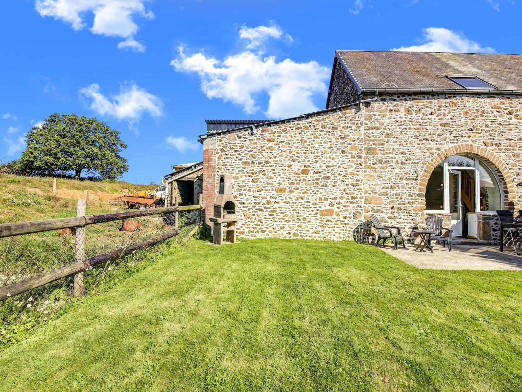 Holiday Home With Garden In Brainville Exterior photo