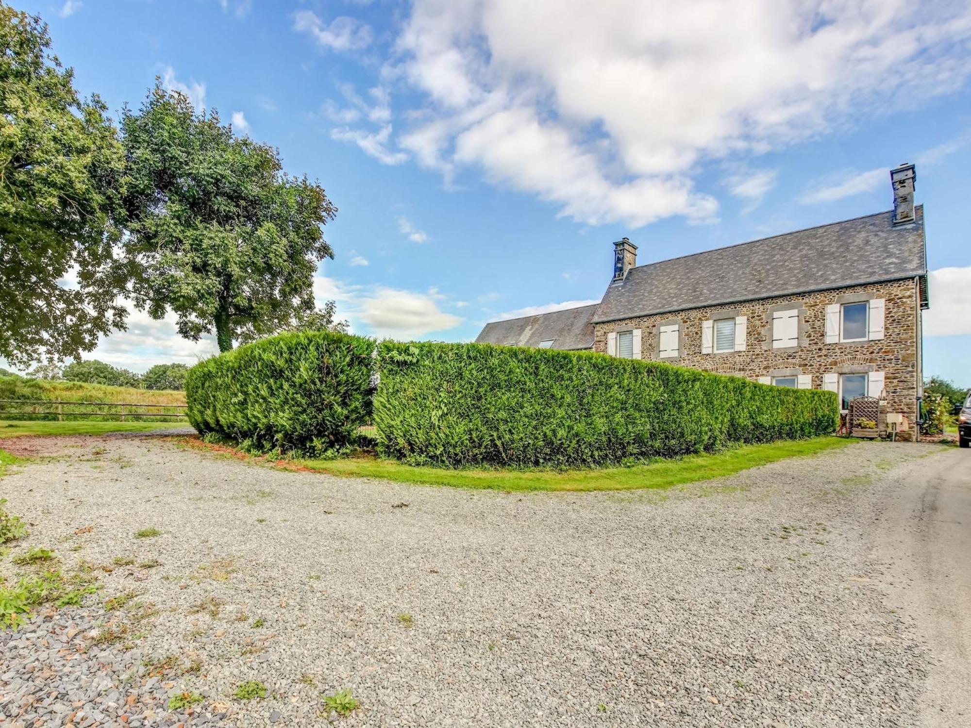 Holiday Home With Garden In Brainville Exterior photo