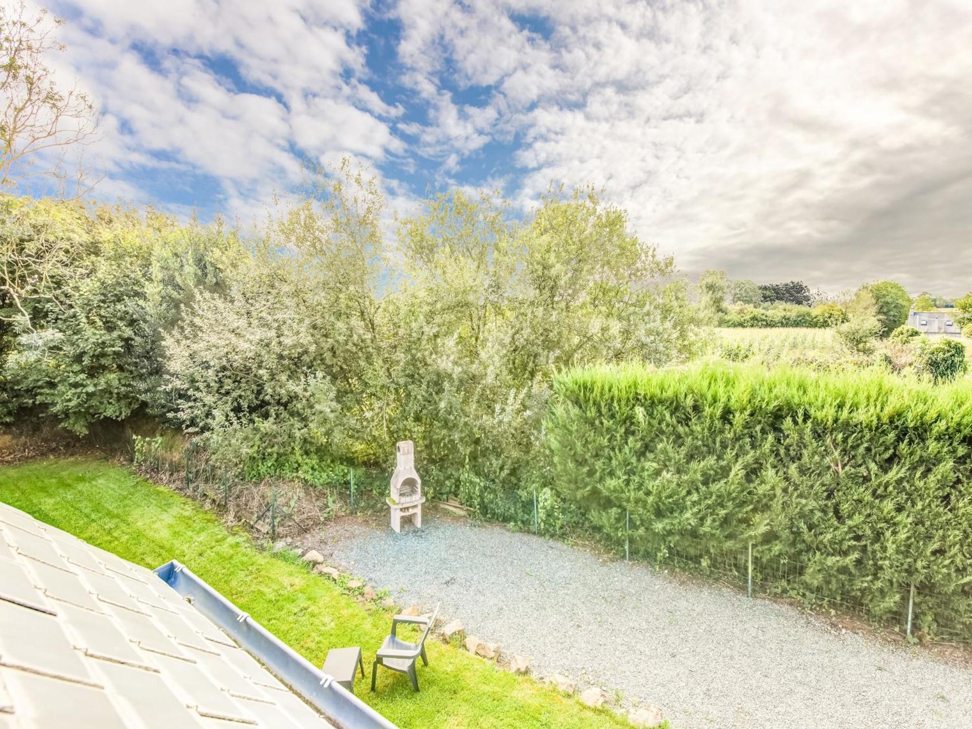 Holiday Home With Garden In Brainville Exterior photo