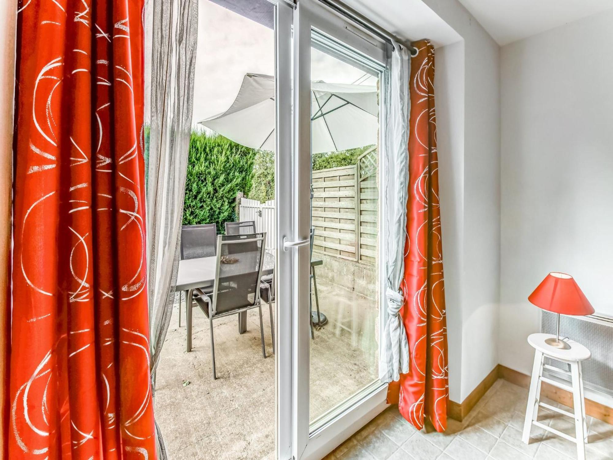 Holiday Home With Garden In Brainville Exterior photo
