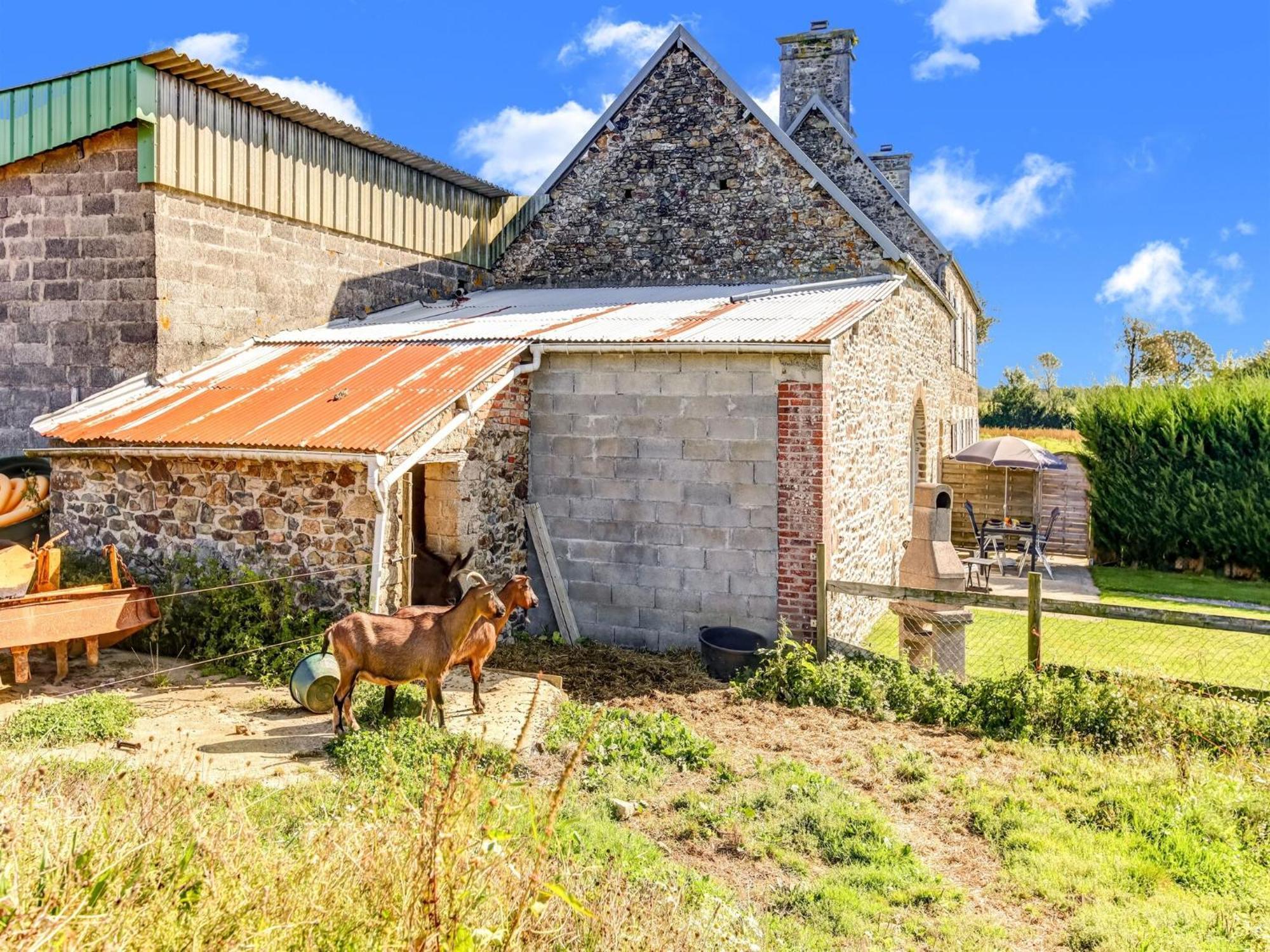 Holiday Home With Garden In Brainville Exterior photo