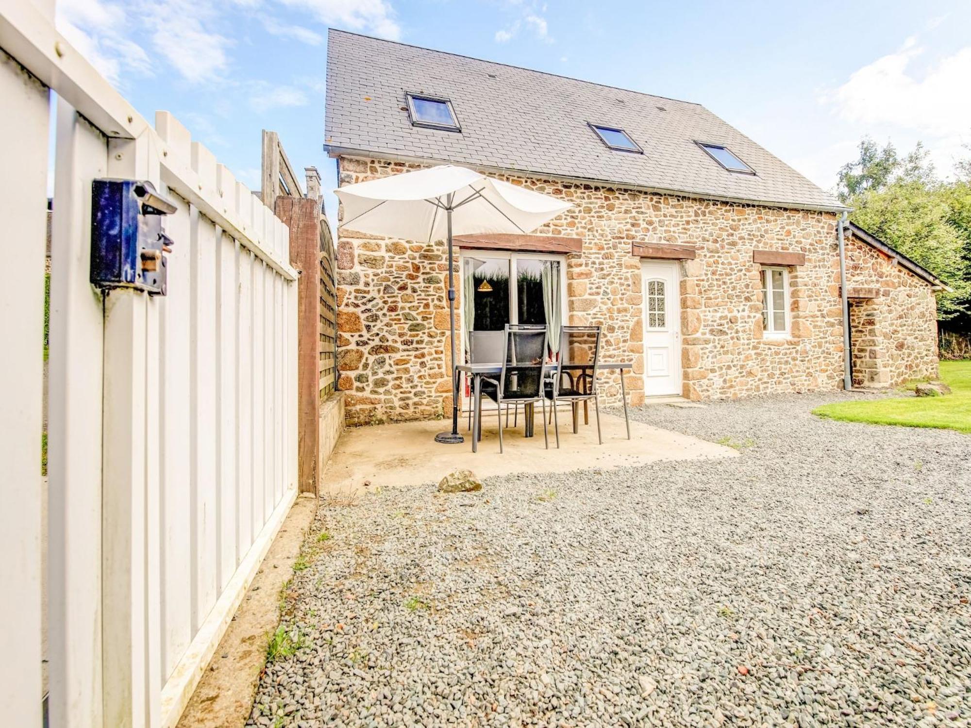 Holiday Home With Garden In Brainville Exterior photo